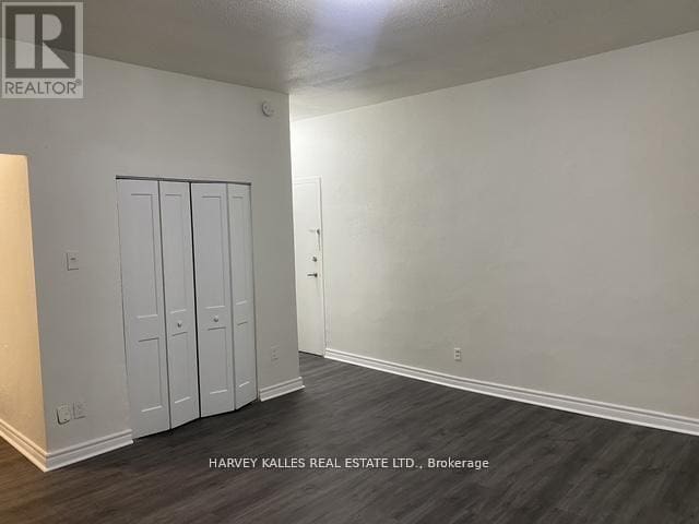 Photo du bâtiment - 1582-1582 Bathurst St