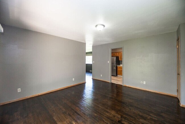 Foto del edificio - 1013 Meadowbrook Dr