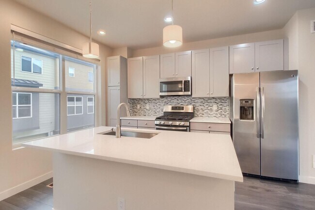 Building Photo - 2 Bedroom townhome in Broomfield