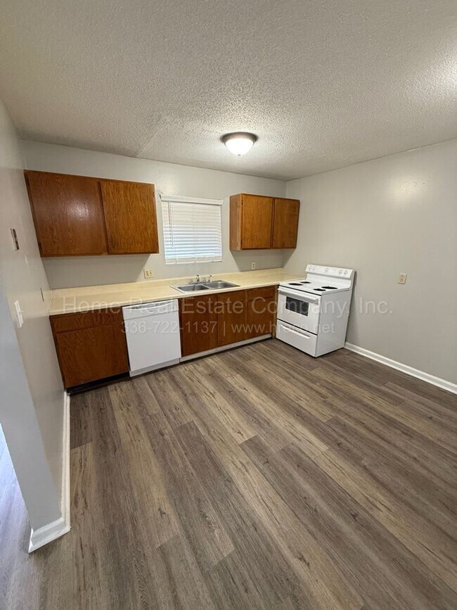 Foto del edificio - 1004 Salisbury St