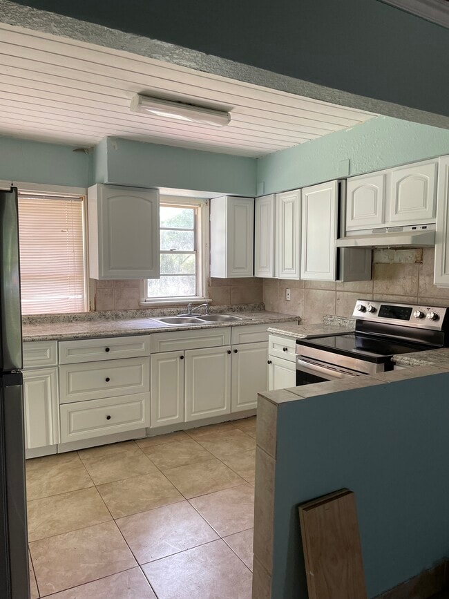 Building Photo - 128 McCoy Dr