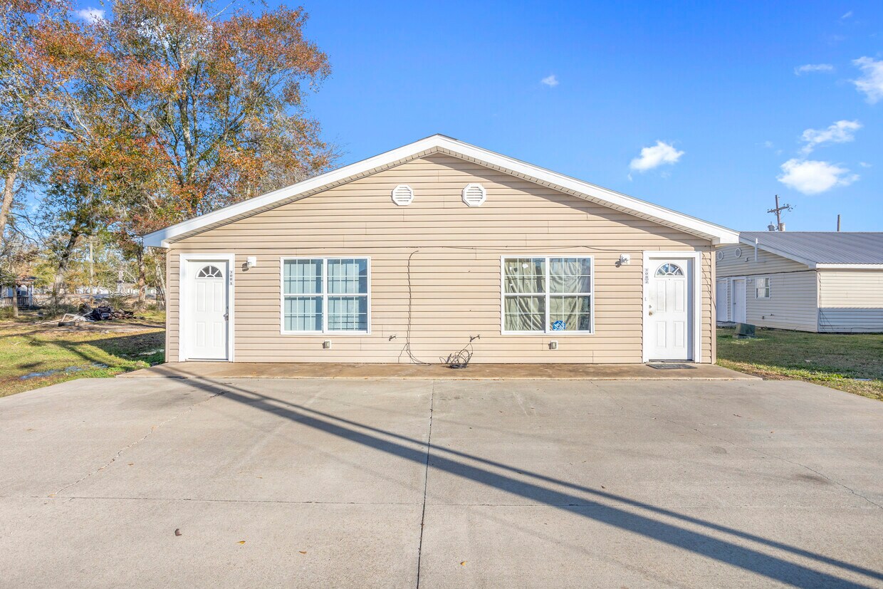 308 W Napoleon St, Sulphur, LA 70663 Townhome Rentals in Sulphur LA