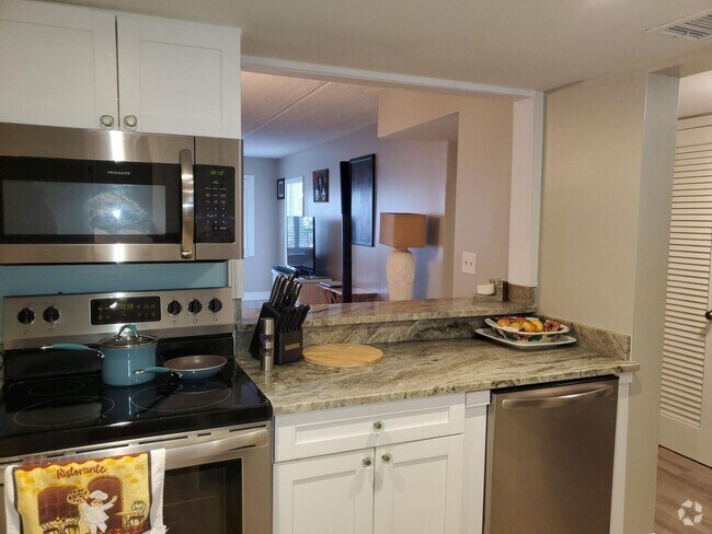 Building Photo - 4500 N Flagler Dr
