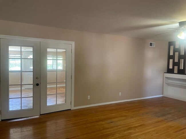 Building Photo - 561 Cottonwood St