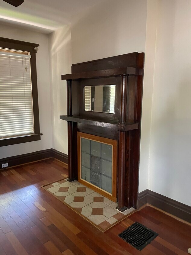 Living room - 254 Thurman Ave