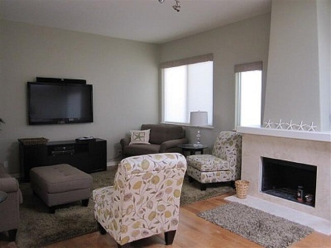 Building Photo - 4008 Ocean Dr