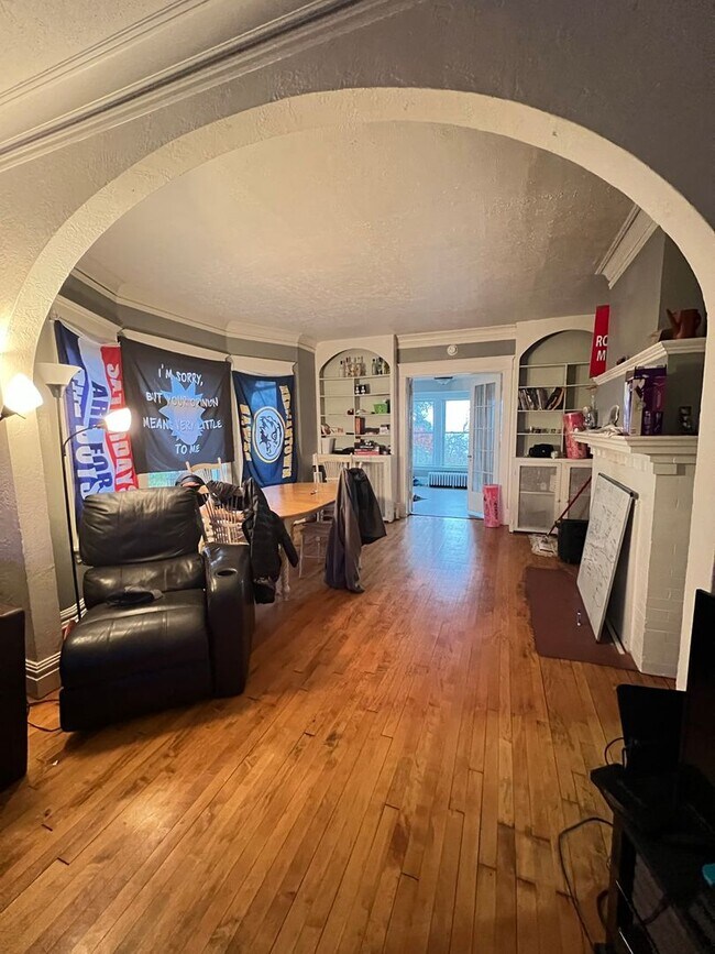 Foto del edificio - AVAILABLE NOW - Large 4 bedroom in Lakesid...