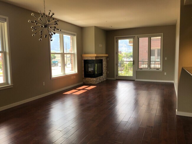 Building Photo - Two Bedroom Condo Available at The Peloton in Boulder