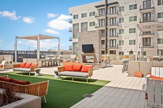 100WCatalina071 - Aspire Park Central