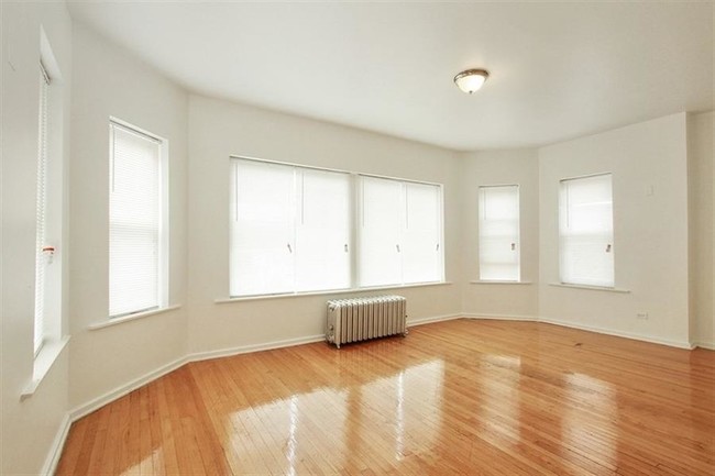 Foto del edificio - 1742-56 E 72nd St