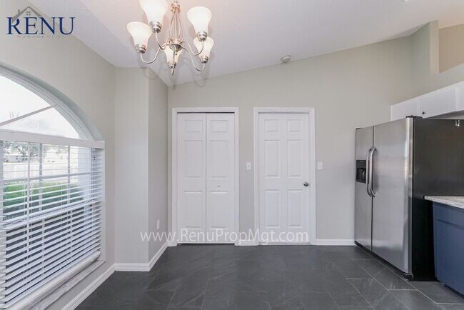 Foto del edificio - Available Now!