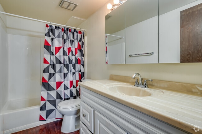 Interior Photo - Royal Court Apartments