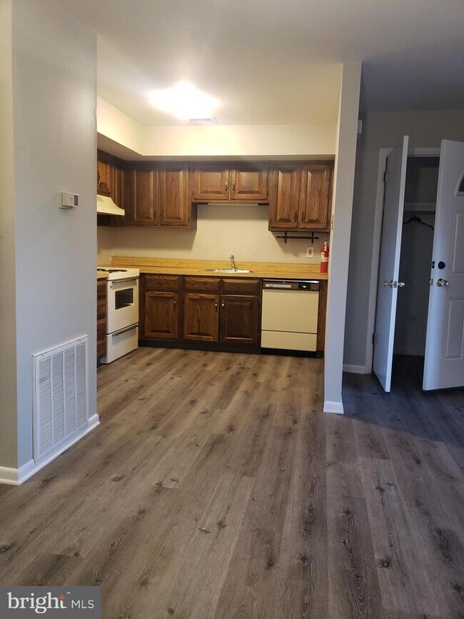 Building Photo - 601 Grant Rd