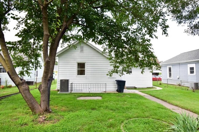 Building Photo - 2226