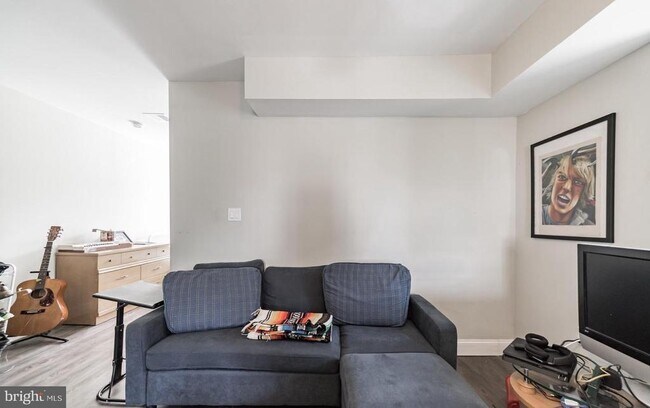 Foto del edificio - 3813 Baring St