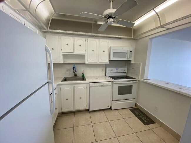 Foto del edificio - 13499 Biscayne Blvd