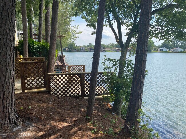 Foto del edificio - 11230 Lake Mandarin Cir E
