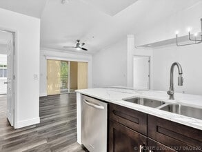 Building Photo - 2433 Centergate Dr