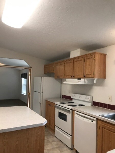 Building Photo - 121 Aspenwood Dr
