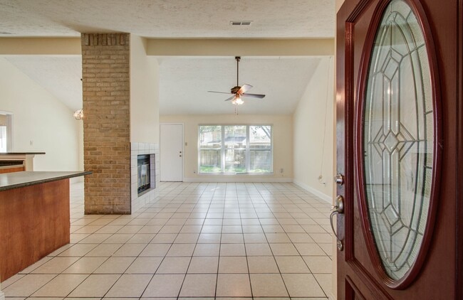Foto del edificio - 10402 Eagle Glen Dr