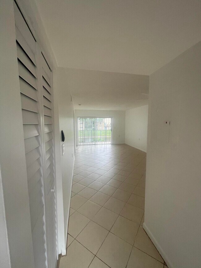 Foto del edificio - 984 Lake Victoria Dr