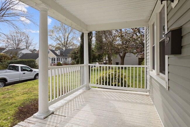 Building Photo - 3307 Kenmore Dr