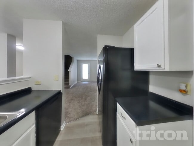 Building Photo - 1302 Crescent Dr