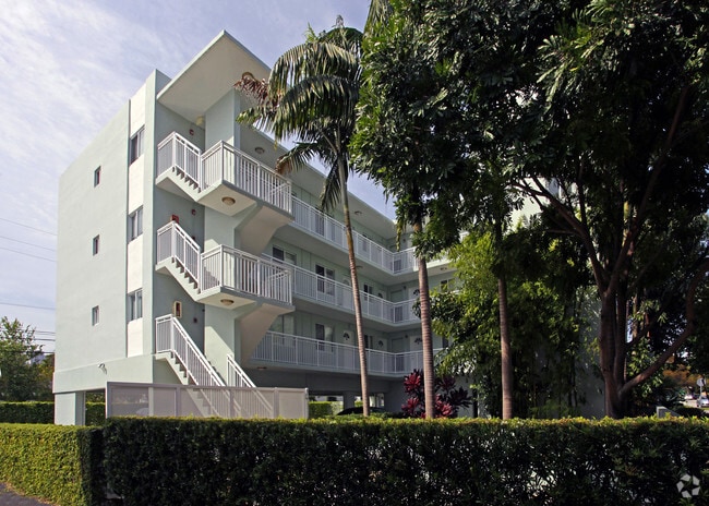 Building Photo - Navarre Park Condo