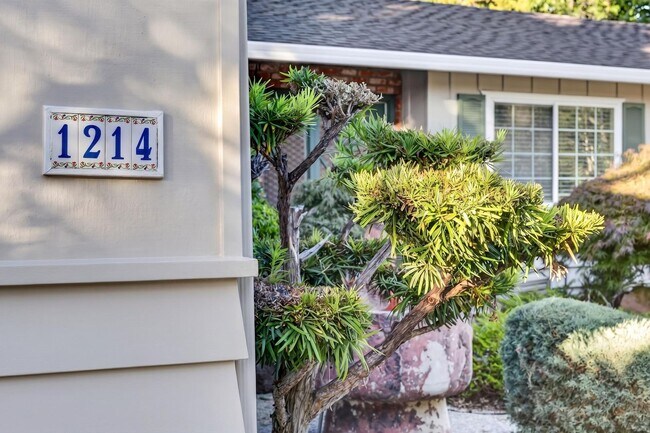Foto del edificio - Single-Story Walnut Creek Home Near Top-Rated Schools, BART & Shopping