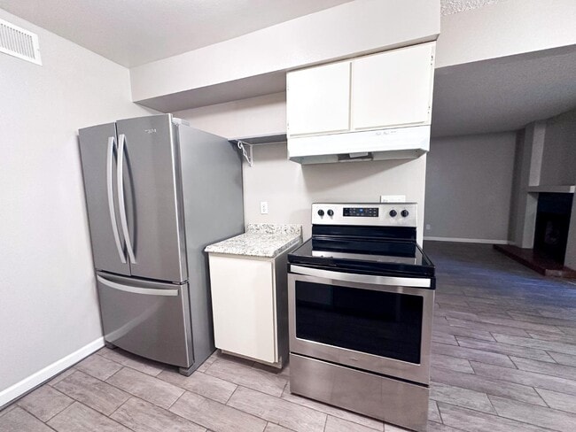 Foto del edificio - 1550 W Ashlan Ave
