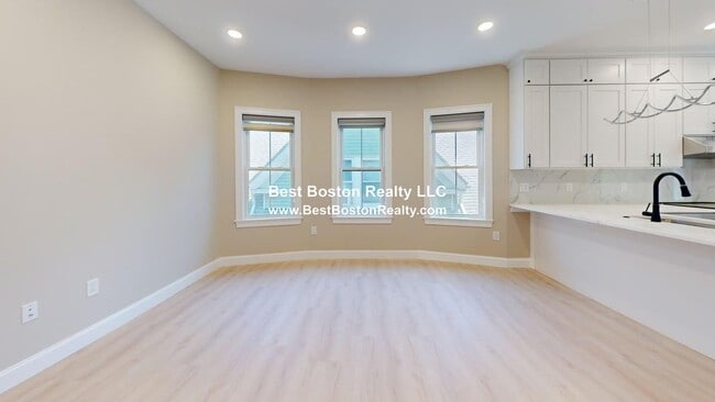 Building Photo - 231 Highland Ave
