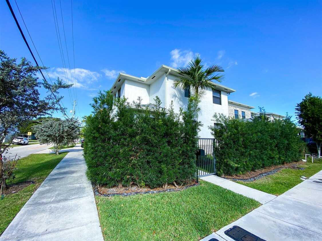 Foto principal - 3 br, 2.5 bath House - 1101 NE 3rd Ave