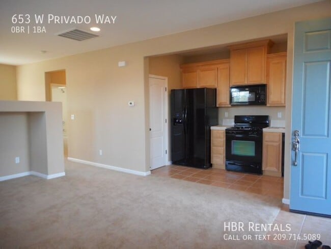 Foto del edificio - 653 W Privado Way