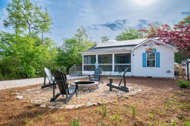 Building Photo - HOT TUB ANYONE?  THIS OFF-SEASON RENTAL IS AVAILABLE FOR A LIMITED TIME