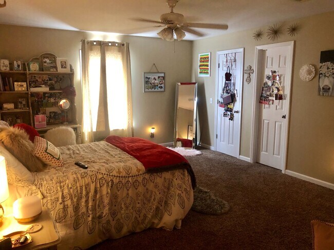 Foto del edificio - 104 B St