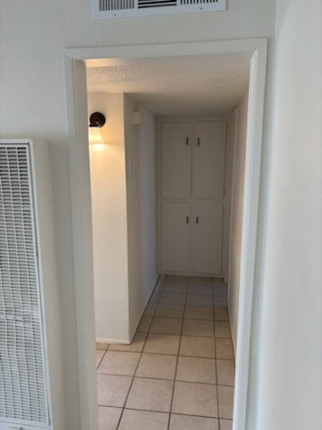 Foto del edificio - Move In ready Oildale 1 Bd 1 Ba