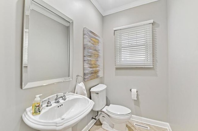 Foto del edificio - 1391 Edgewood Rd