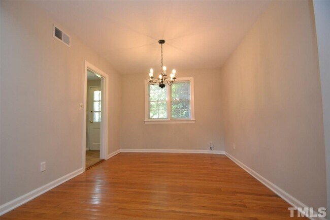 Building Photo - 1048 Nichols Dr