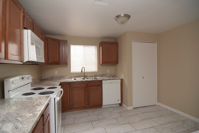 Foto del edificio - Updated 2 Bedroom 1 Bath! Located in Convenient Central Tucson Location!