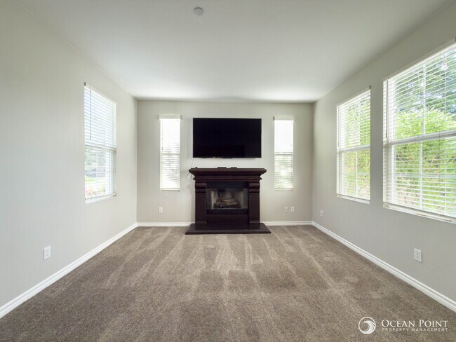 Foto del edificio - 3 Bedroom Condo for Rent in Ventura!