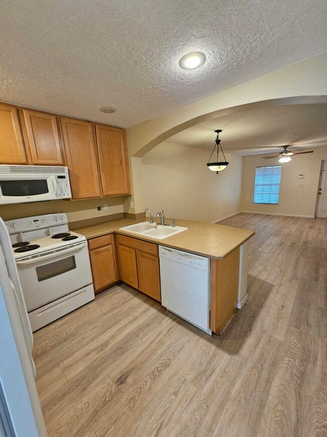 Building Photo - Titusville Townhome