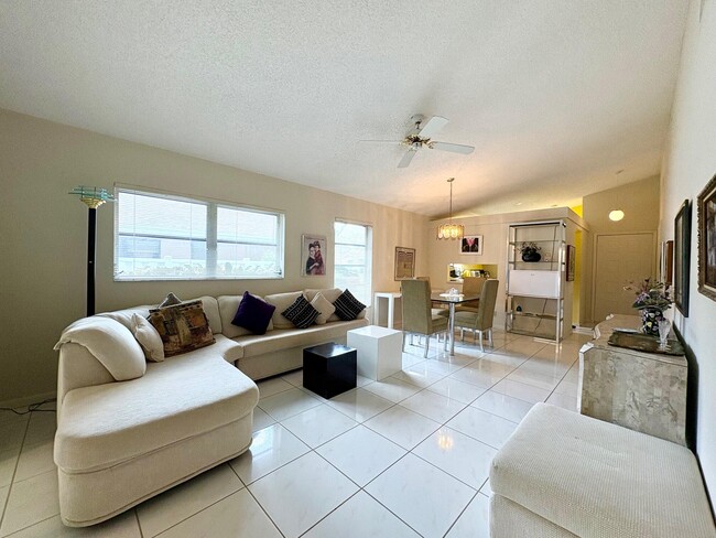 Foto del edificio - 8279 Summerbreeze Ln