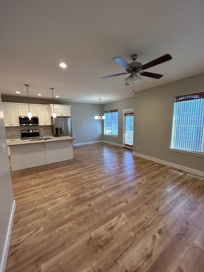 Foto del edificio - 4 Bedroom Exchange Townhome