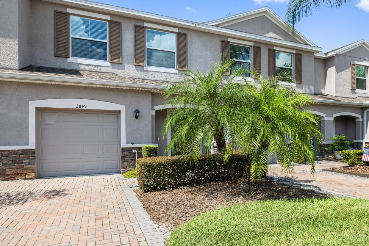 "Gated community in Seven Oak 3-Bedroom Townhouse with Granite Countertops in Wesley Chapel, FL" - "Charming Seven Oak Community 3-Bedroom Rental Home with Granite Countertops in Wesley Chapel, FL"