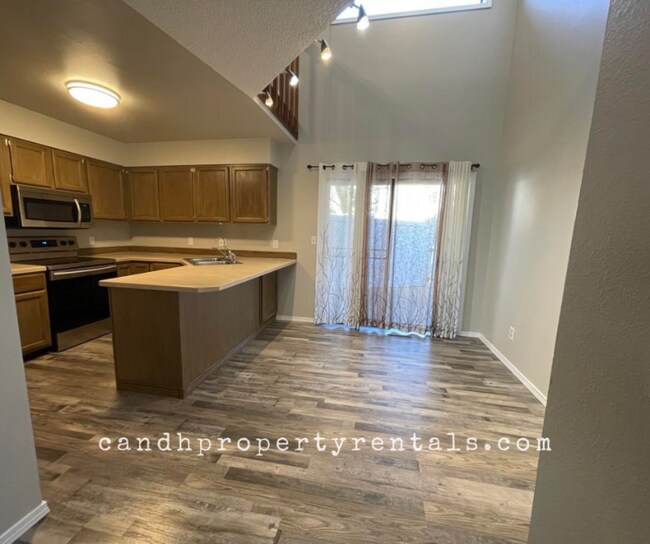 Building Photo - 3219 Rosebud Dr