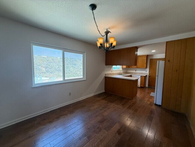 Foto del edificio - 4 bed, 2 1/2 bath home with RV access