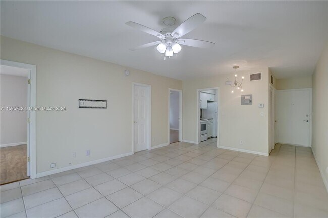 Building Photo - 2424 Southeast 17th Street Apt #B215, Fort...
