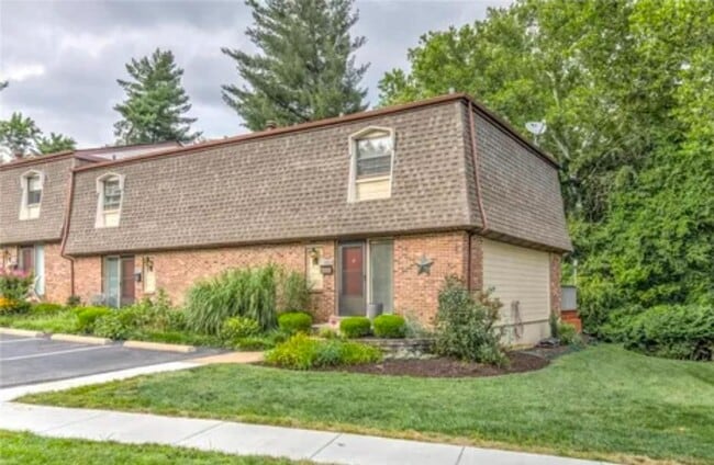 Building Photo - 252 Glandore Dr