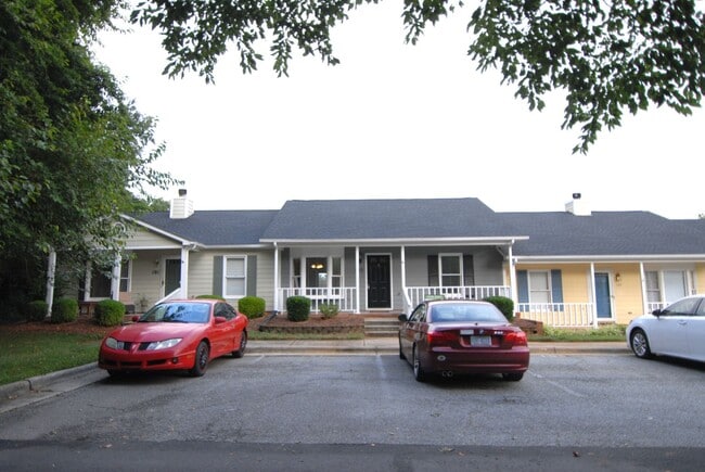 Building Photo - Fantastic one level 2 bedroom 2 bath Charl...