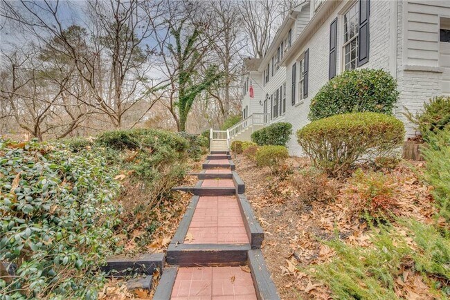 Building Photo - 2093 Breconridge Dr S W